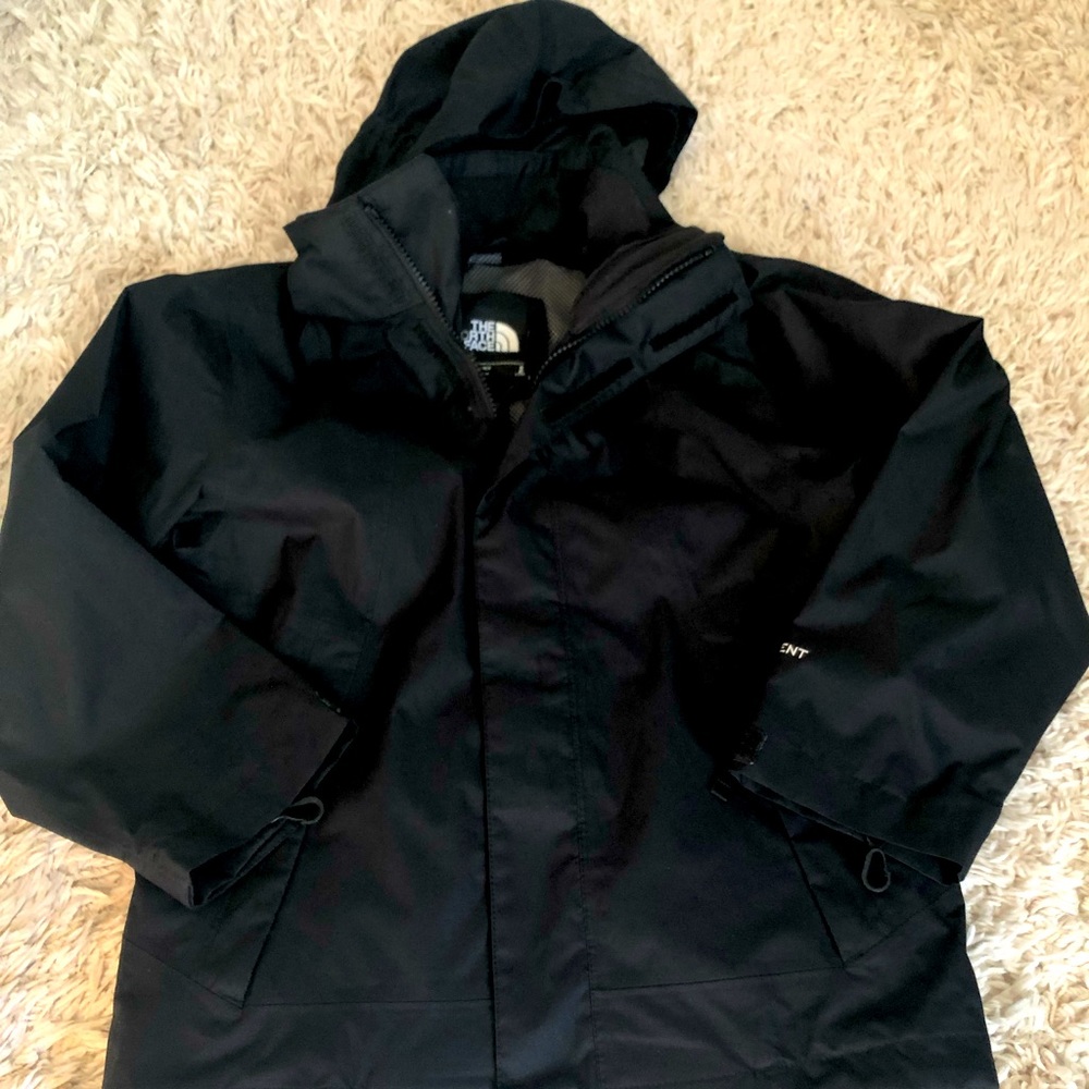 The northface, boy or girl size S 6-7 windbreaker/rain jacket